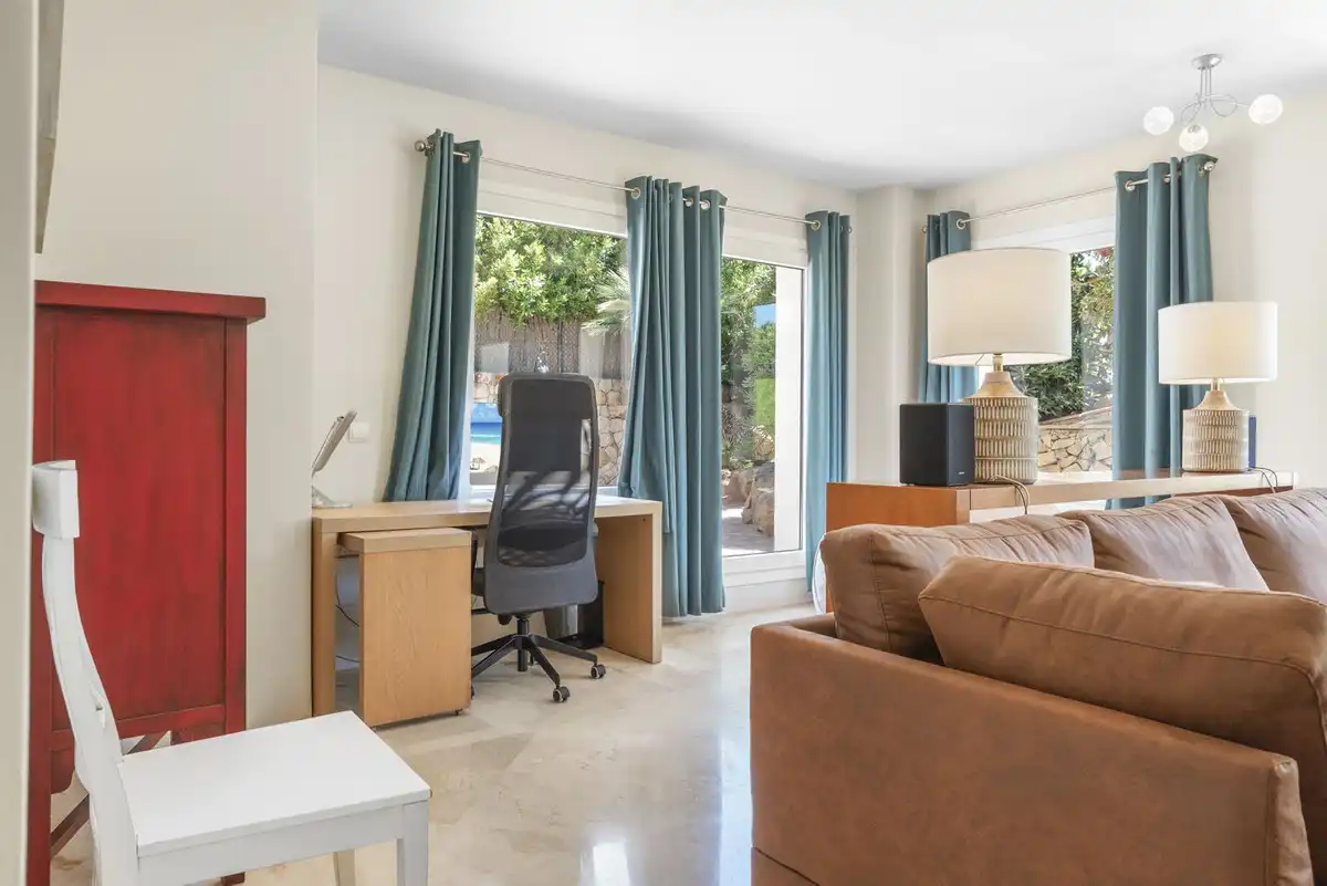 Sala de estar de Casa o chalet en venta en Manilva con Aire acondicionado, Jardín privado y Terraza