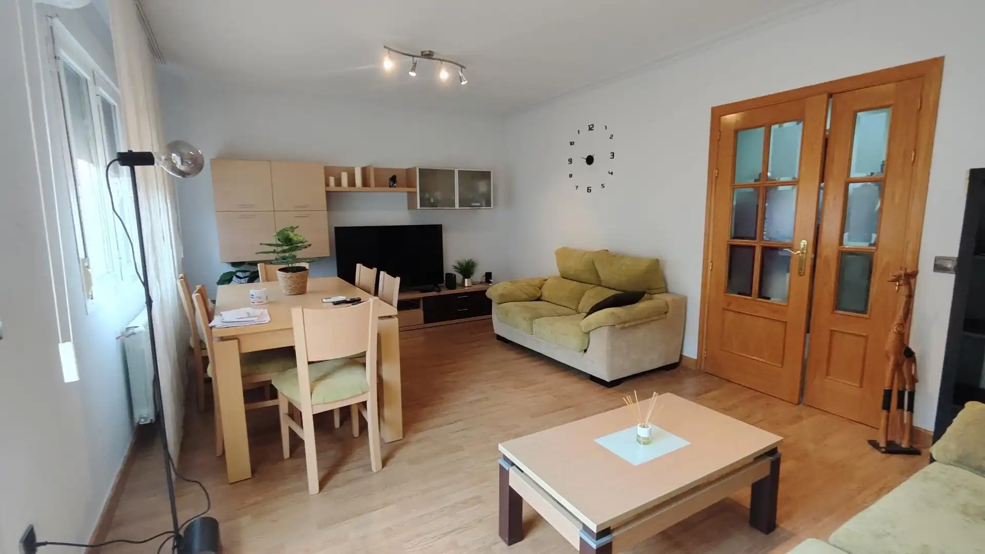 Wohnzimmer von Einfamilien-Reihenhaus zum Verkauf in Alcázar de San Juan mit Klimaanlage, Heizung und Terrasse