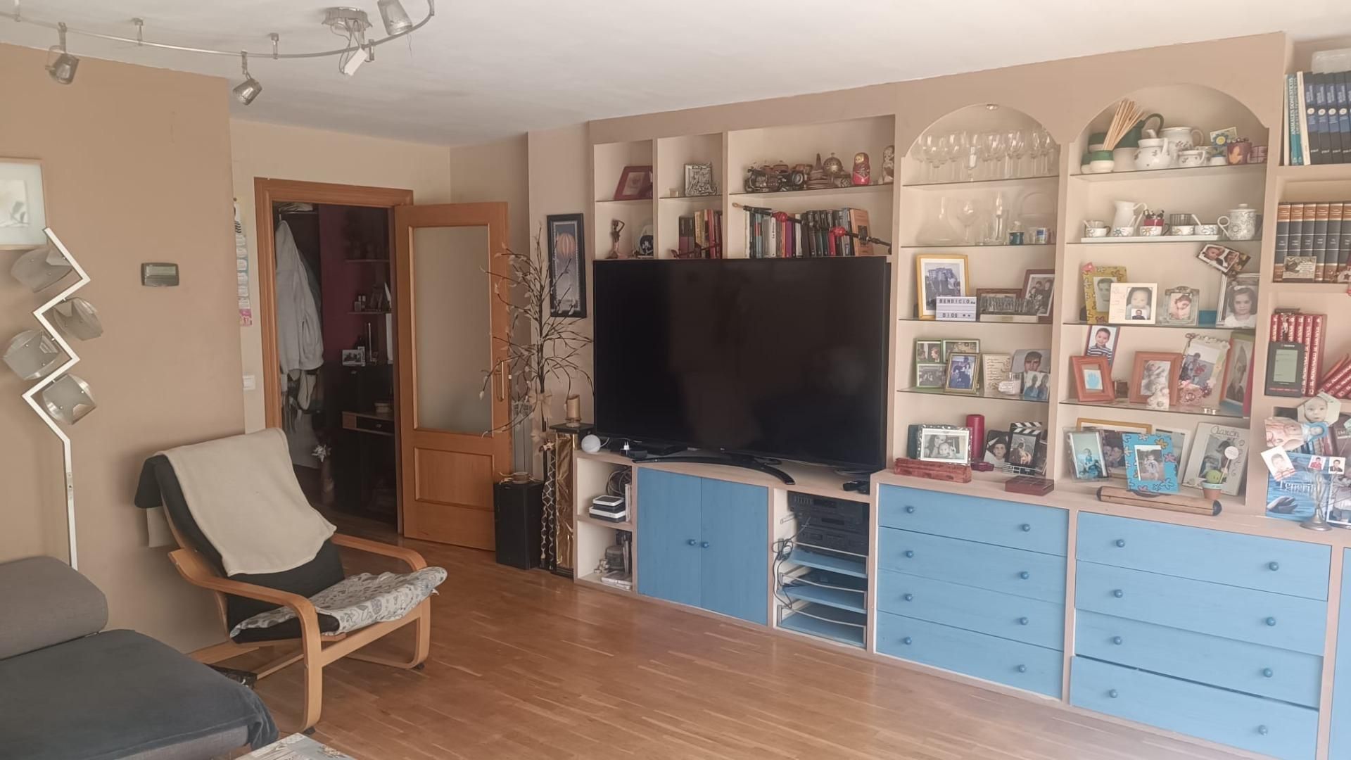 Living room of Single-family semi-detached for sale in Burgos Capital  with Heating, Private garden and Storage room