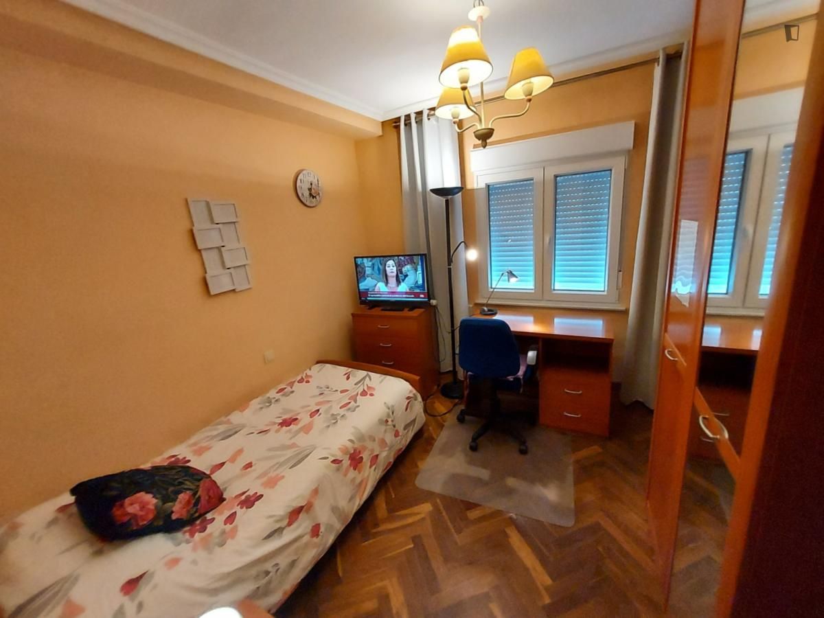 Habitación de Apartamento para compartir en Salamanca Capital con Calefacción, Amueblado y Horno