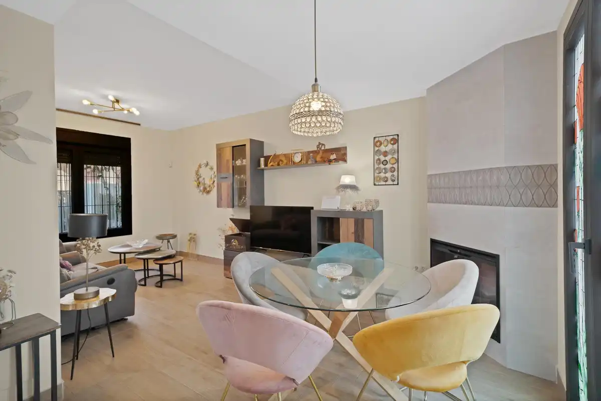 Comedor de Casa adosada en venta en Fuengirola con Aire acondicionado, Calefacción y Jardín privado