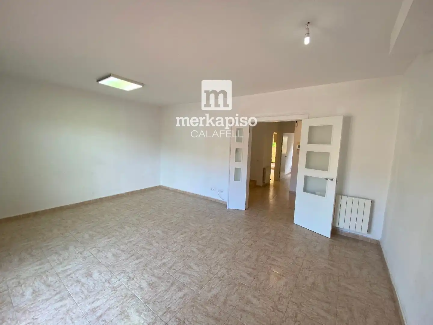 Außenansicht von Einfamilien-Reihenhaus zum Verkauf in Calafell mit Heizung