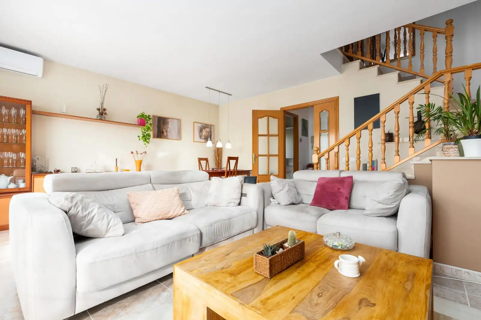 Sala de estar de Casa adosada en venta en Parets del Vallès con Aire acondicionado, Calefacción y Trastero