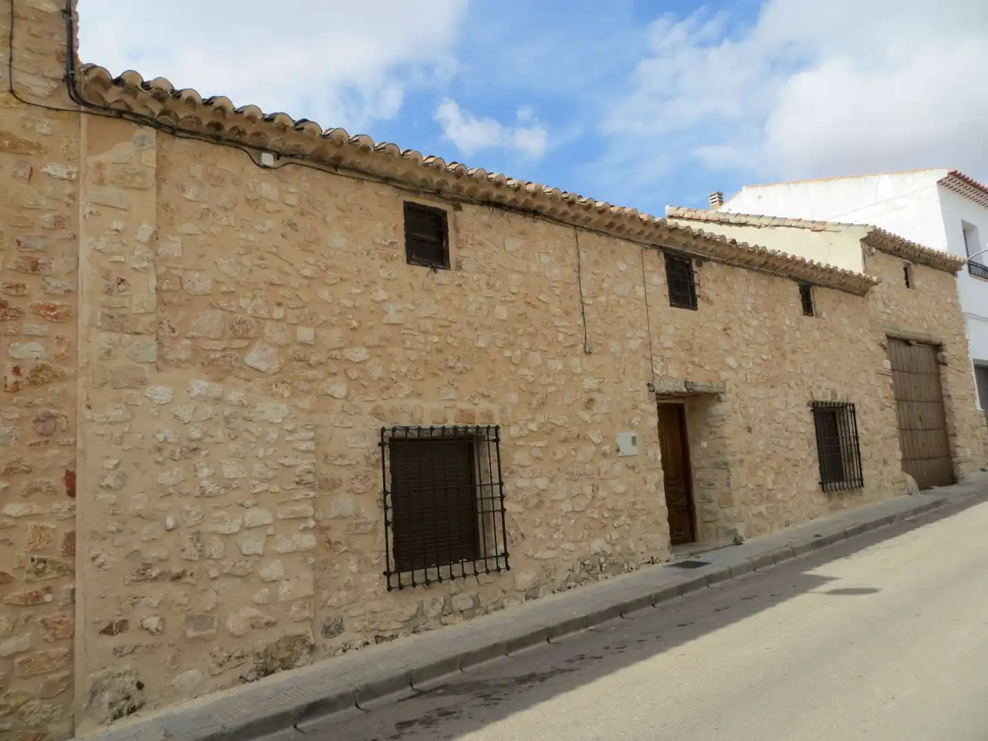 Vista exterior de Casa o xalet en venda en El Bonillo amb Calefacció i Jardí privat