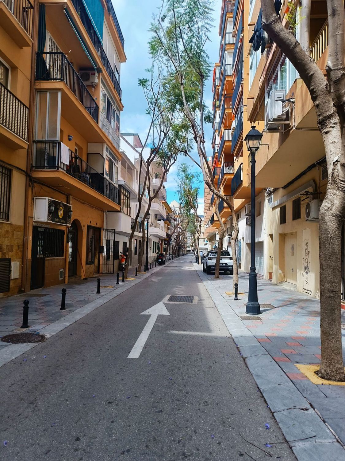 Vista exterior de Local en venda en Fuengirola amb Aire condicionat