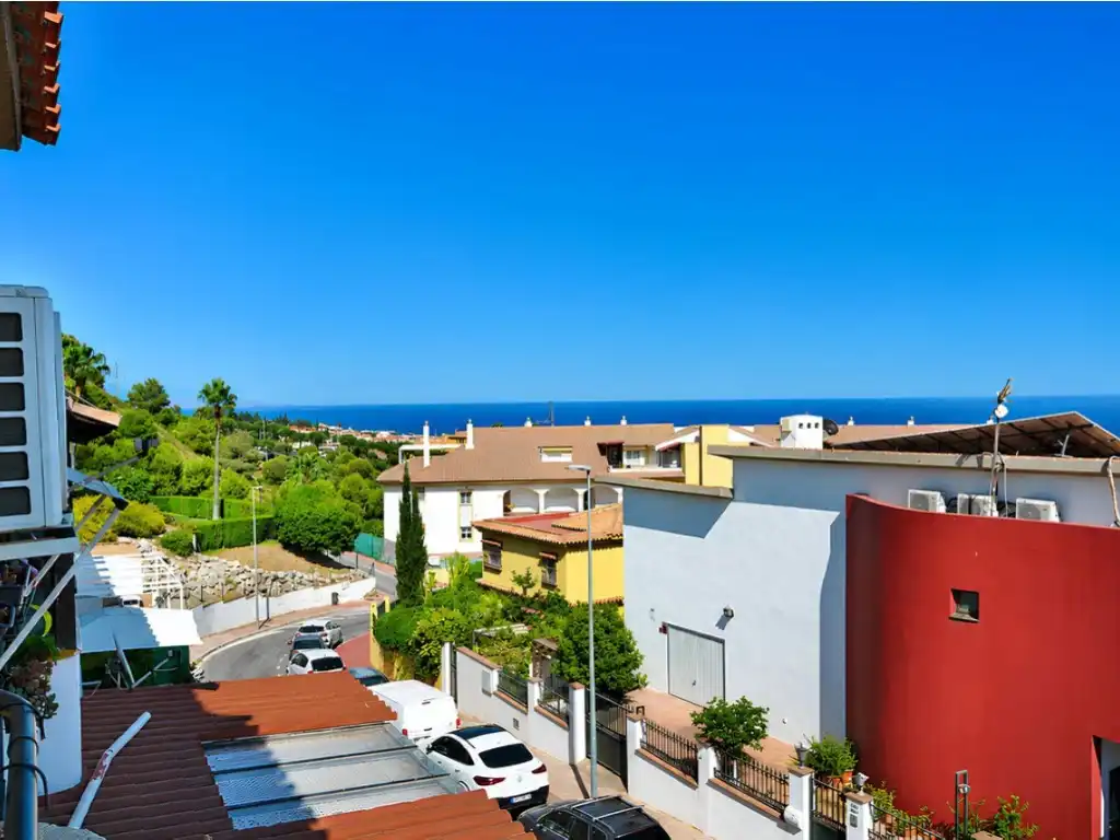 Vista exterior de Casa adosada en venta en Benalmádena con Aire acondicionado, Jardín privado y Amueblado