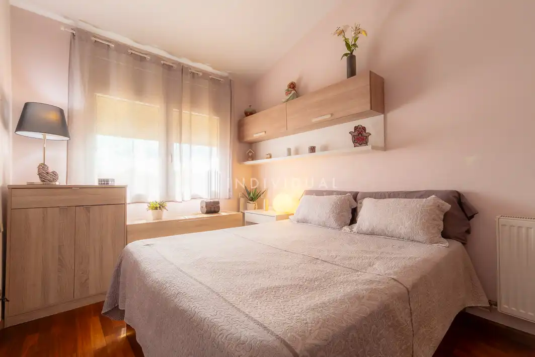 Dormitori de Casa o xalet en venda en Santa Eulàlia de Ronçana amb Aire condicionat, Calefacció i Jardí privat