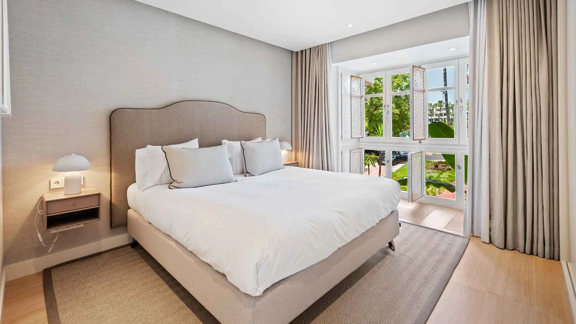 Habitación de Apartamento en venta en Marbella con Aire acondicionado, Terraza y Piscina