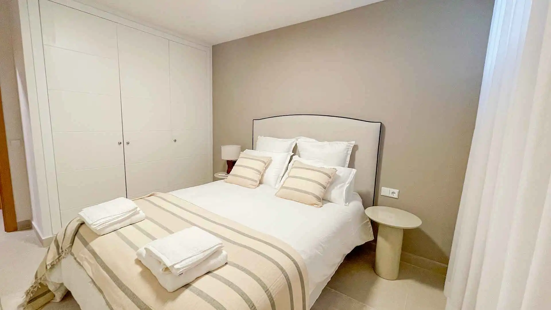 Dormitori de Casa adosada de lloguer en Marbella amb Aire condicionat, Terrassa i Traster