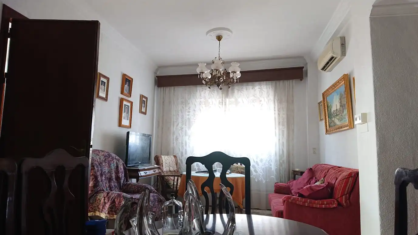 Haus zum Verkauf in Calle Jacinto Benavente 16