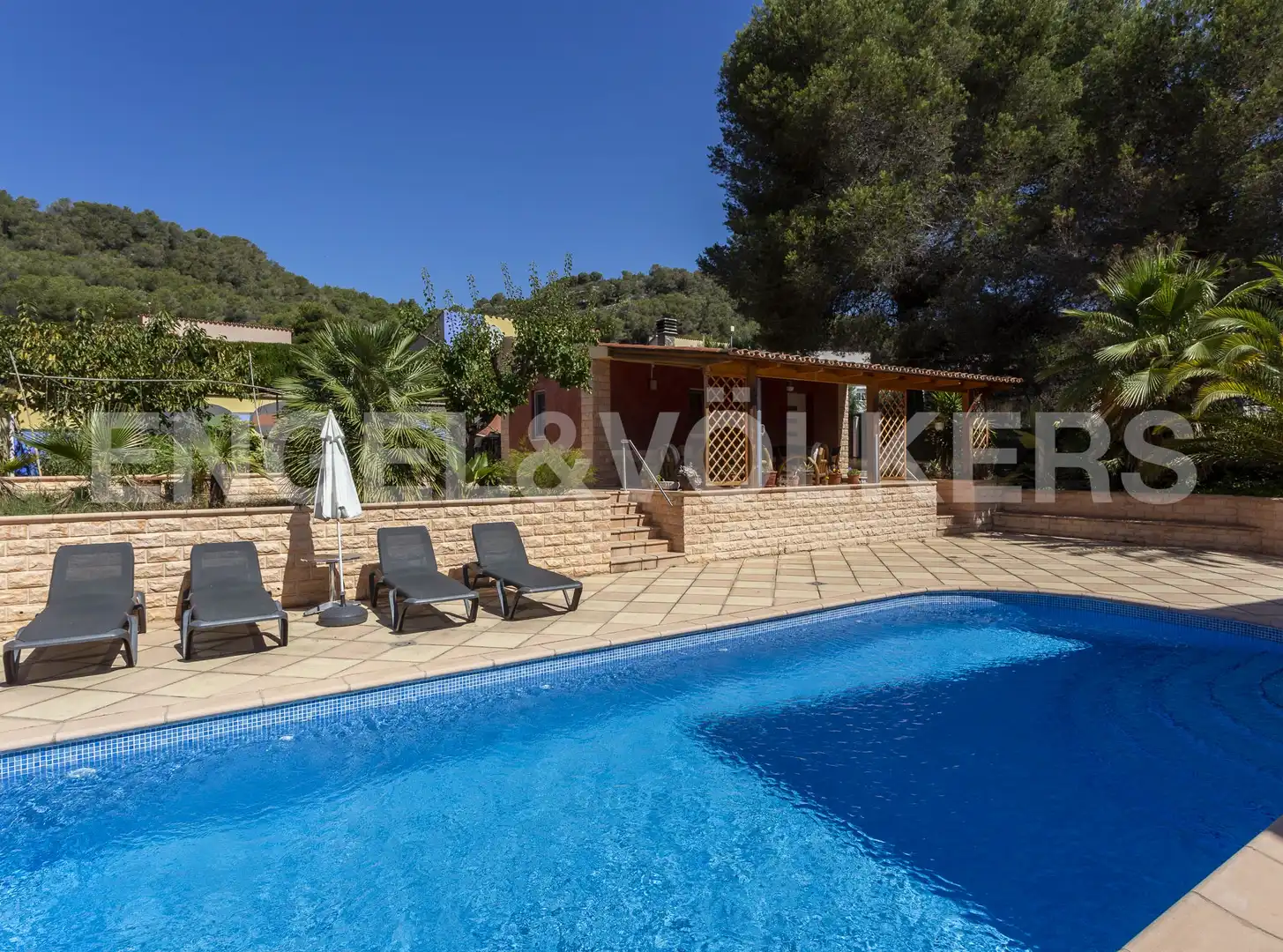Vista exterior de Casa o xalet en venda en Calafell amb Aire condicionat, Calefacció i Jardí privat