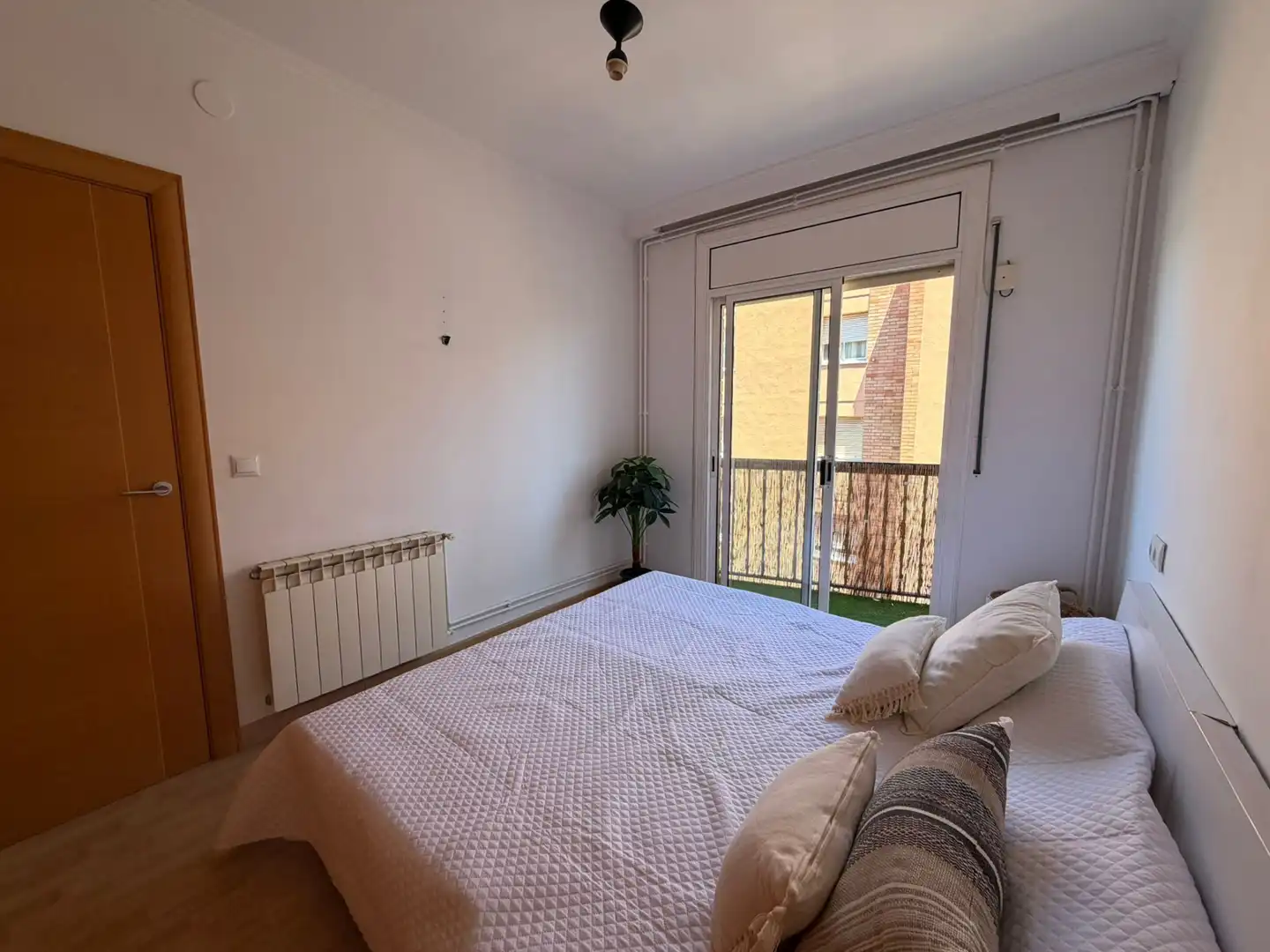 Schlafzimmer von Wohnung zum Verkauf in Rubí mit Heizung, Ofen und Balkon