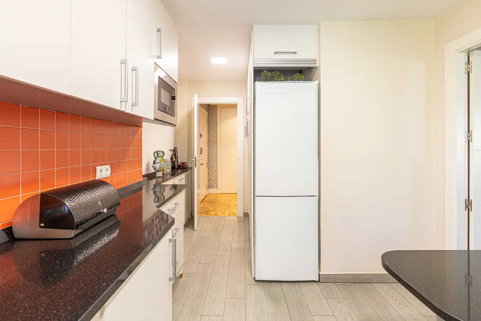 Küche von Wohnung zum Verkauf in Madrid mit Klimaanlage, Heizung und Privatgarten