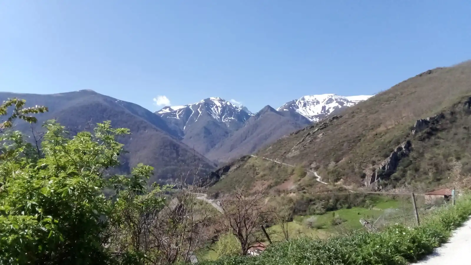 Vista exterior de Casa adosada en venta en Vega de Liébana con Terraza