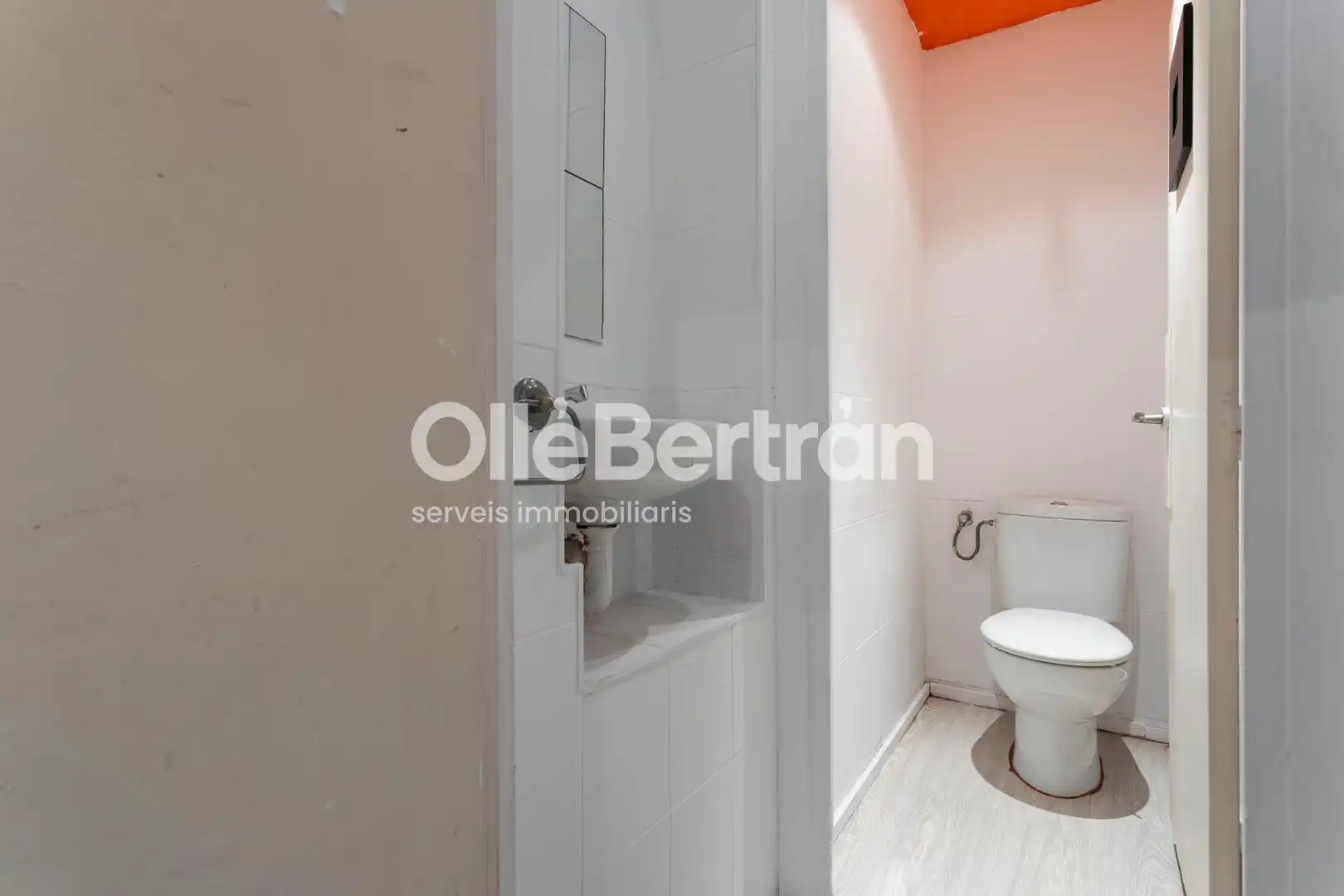Bathroom of Commercial properties for sale in Barcelona
