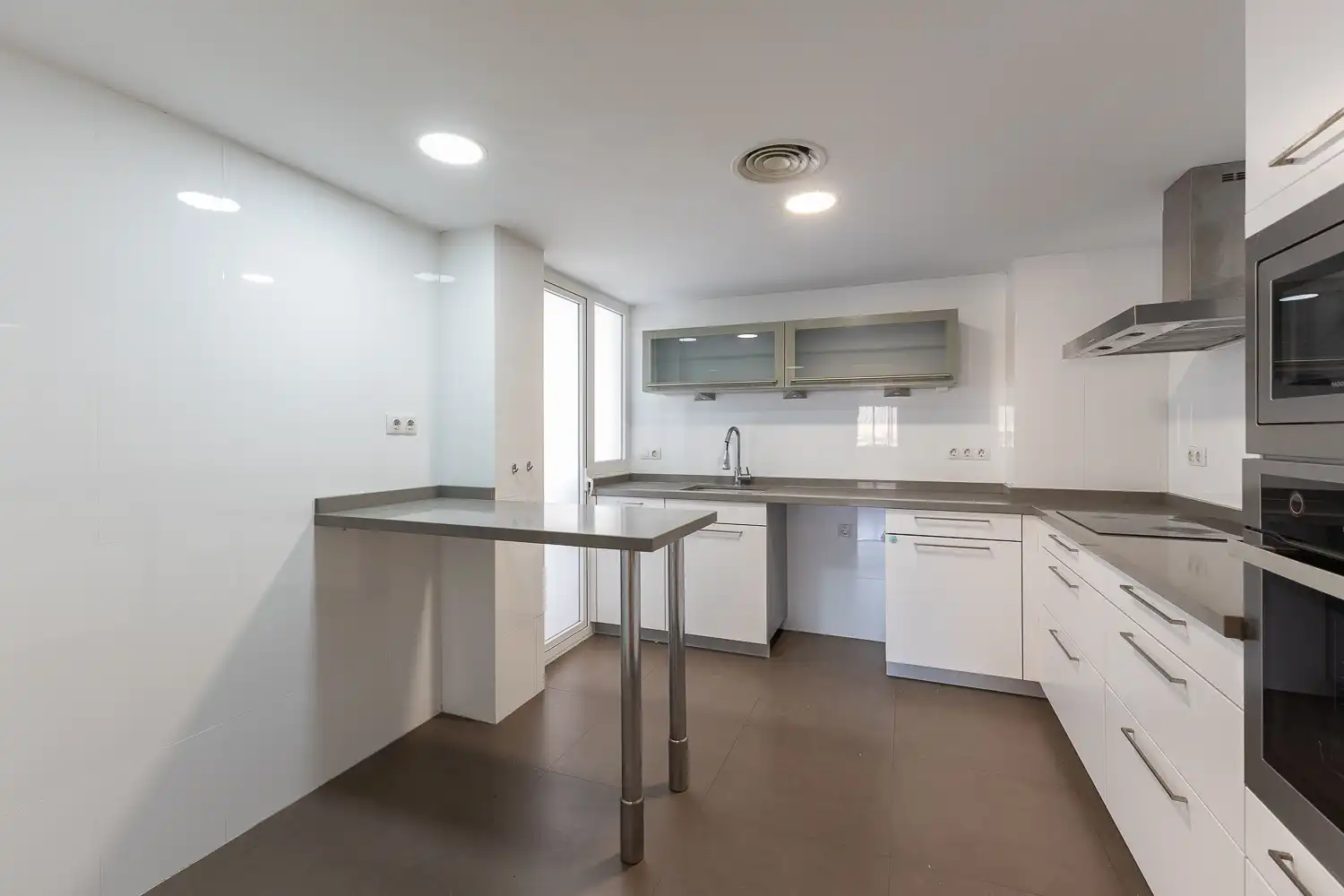 Kitchen of Flat for rent in Valencia  with Air Conditioner, Heating and Parquet flooring
