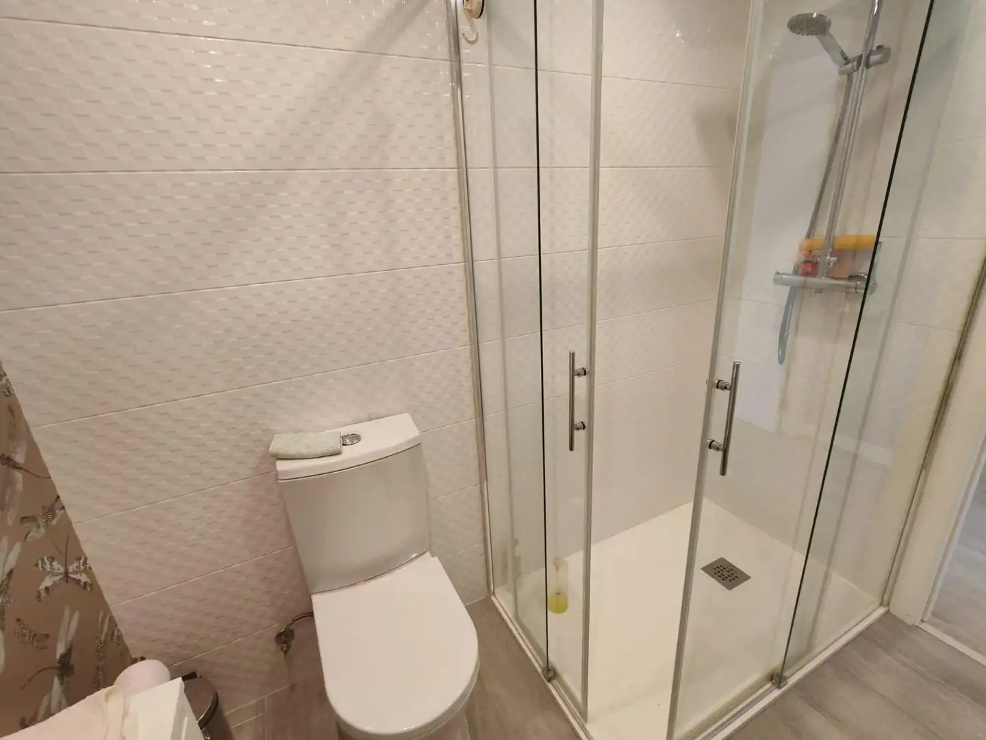 Bathroom of Flat for rent in Vigo   with Heating, Terrace and Storage room