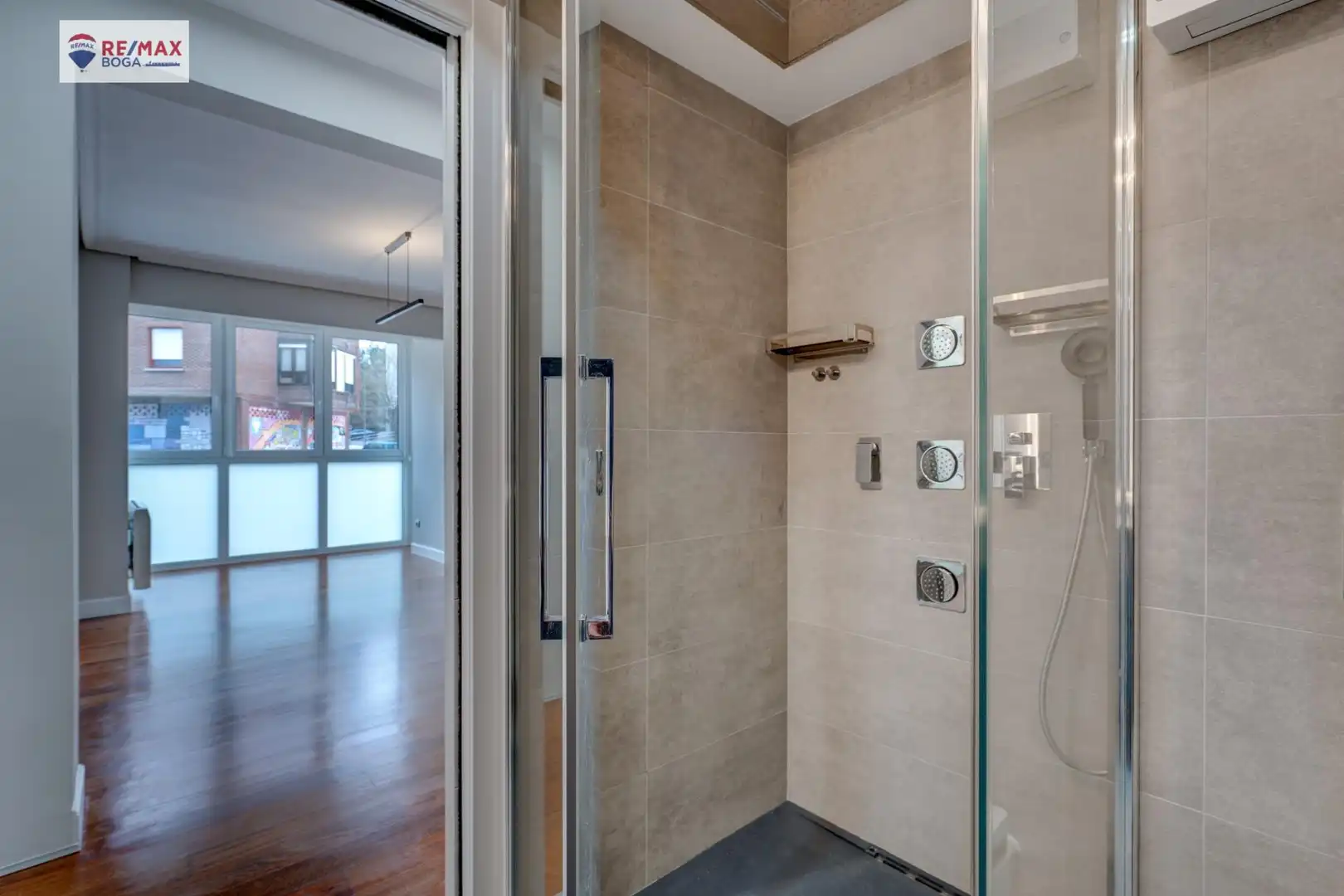 Badezimmer von Wohnung zum Verkauf in Zarautz mit Privatgarten