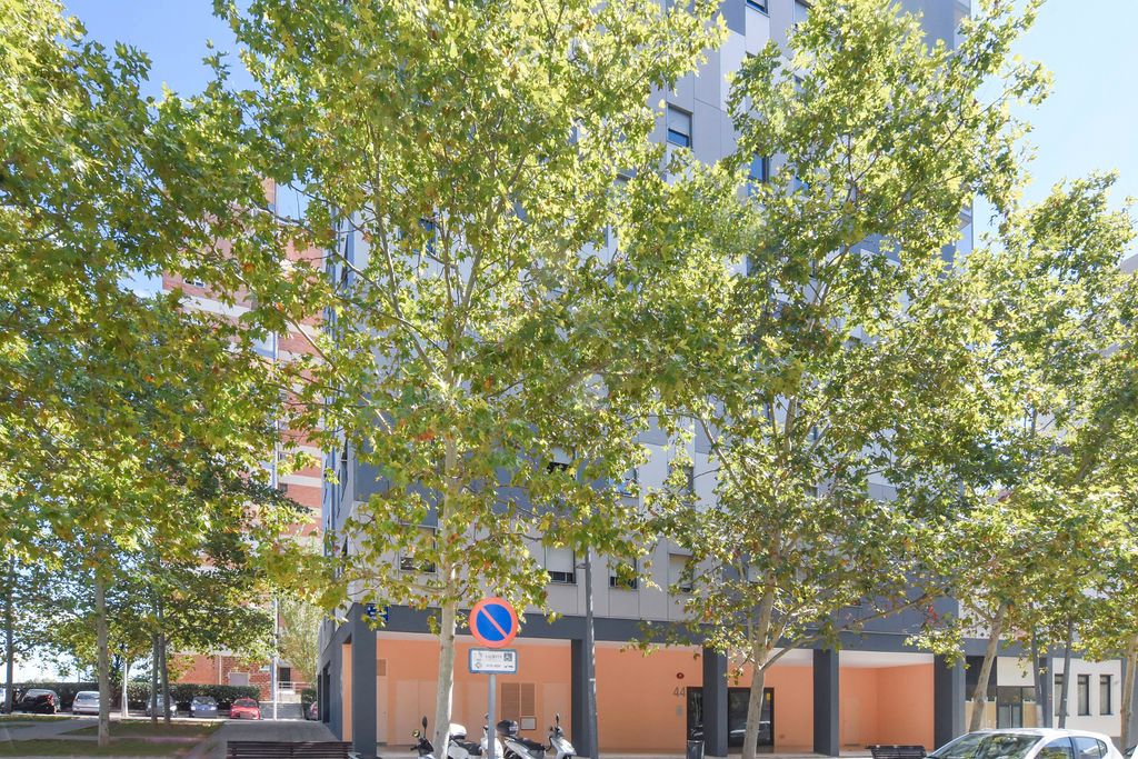 Exterior view of Flat for sale in Terrassa  with Storage room