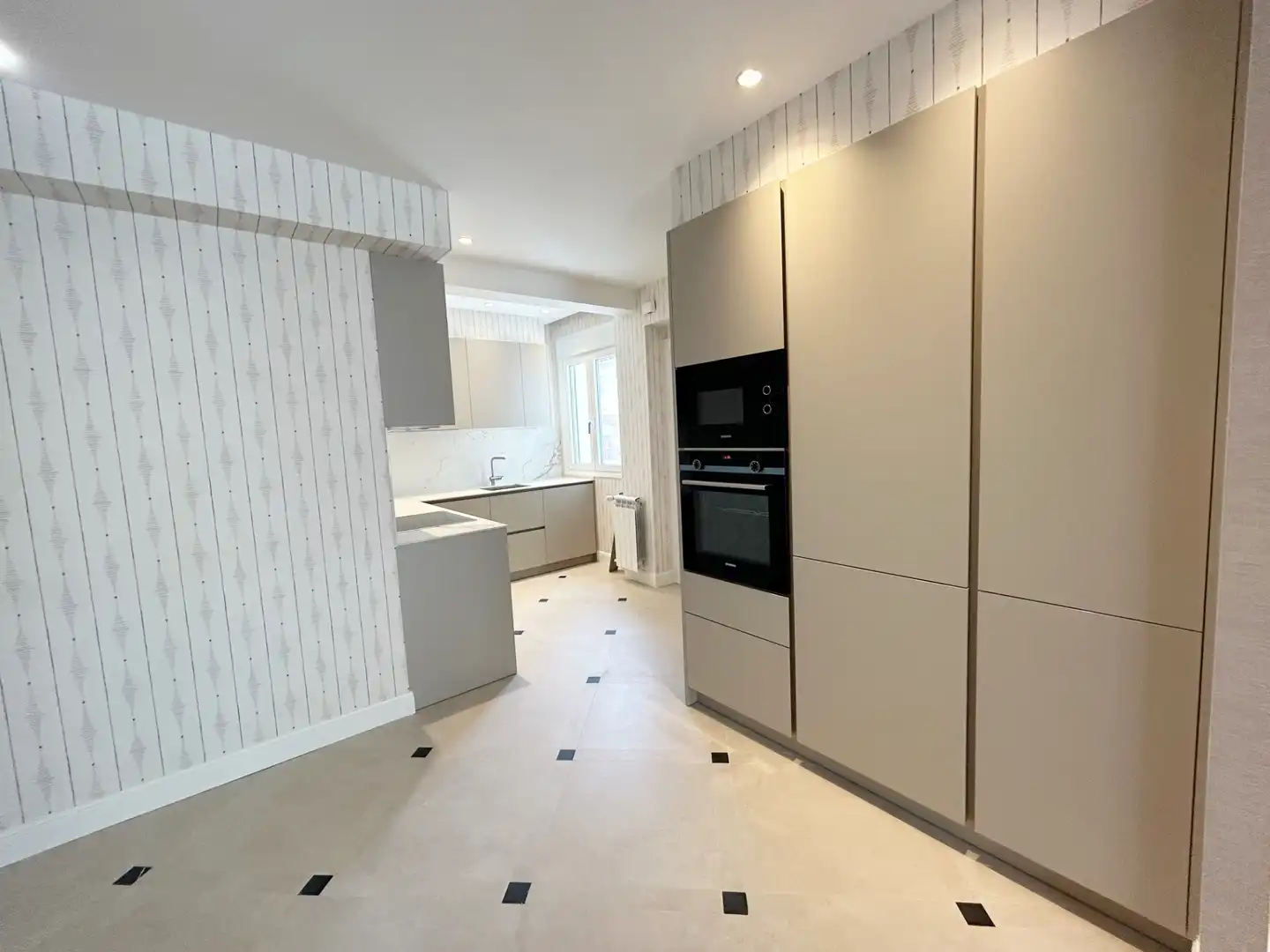 Cocina de Piso en venta en Vitoria - Gasteiz con Calefacción, Trastero y Horno