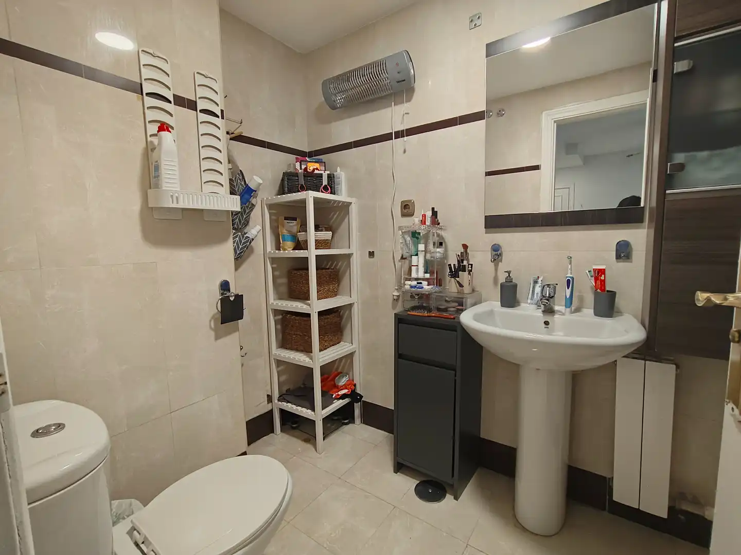 Baño de Piso en venta en La Zubia con Aire acondicionado, Parquet y Amueblado