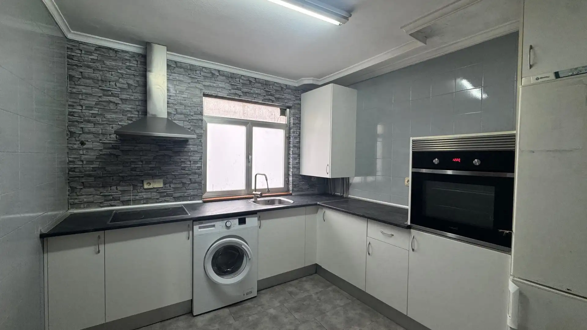 Cocina de Piso en venta en Santander con Calefacción