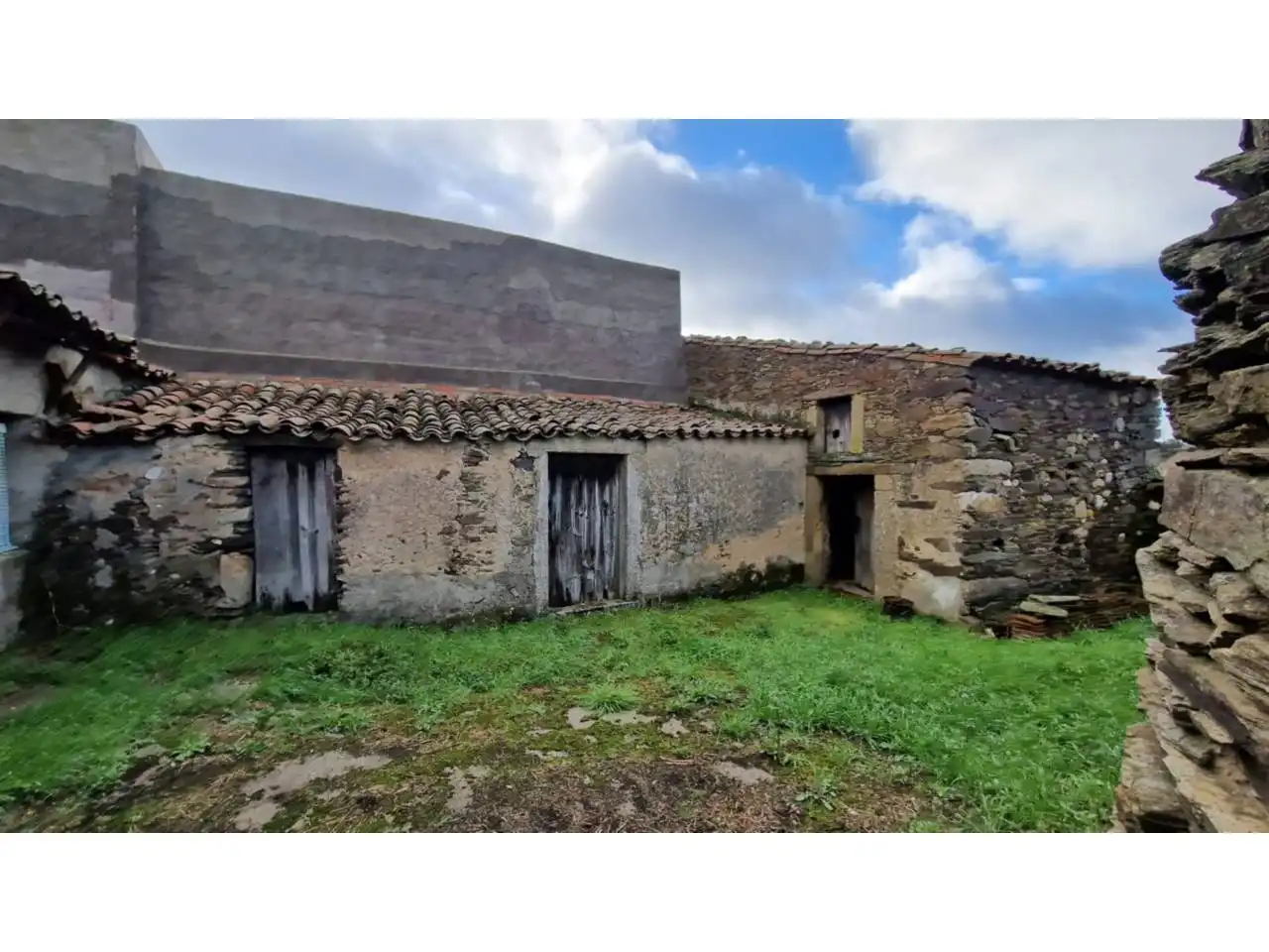Exterior view of Houses for sale in Carpio de Azaba  with Private garden