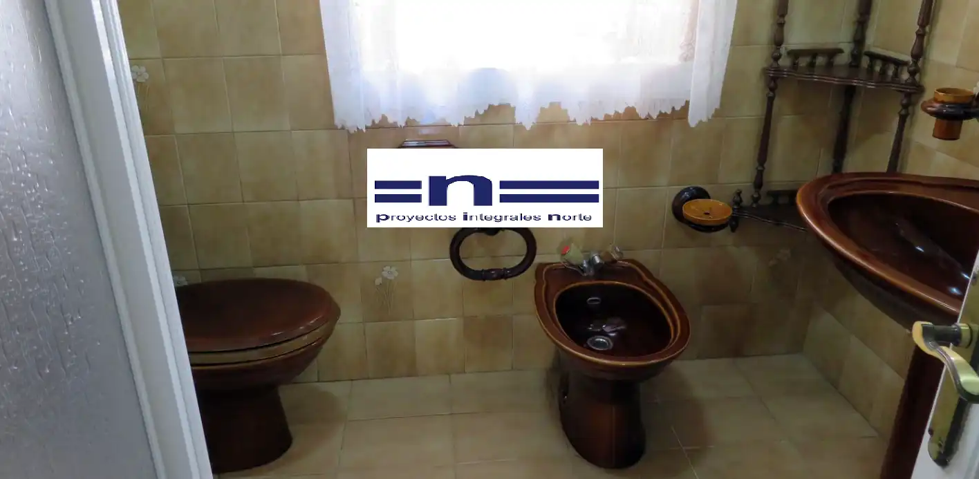 Baño de Casa adosada en venta en Muxía con Amueblado y Balcón