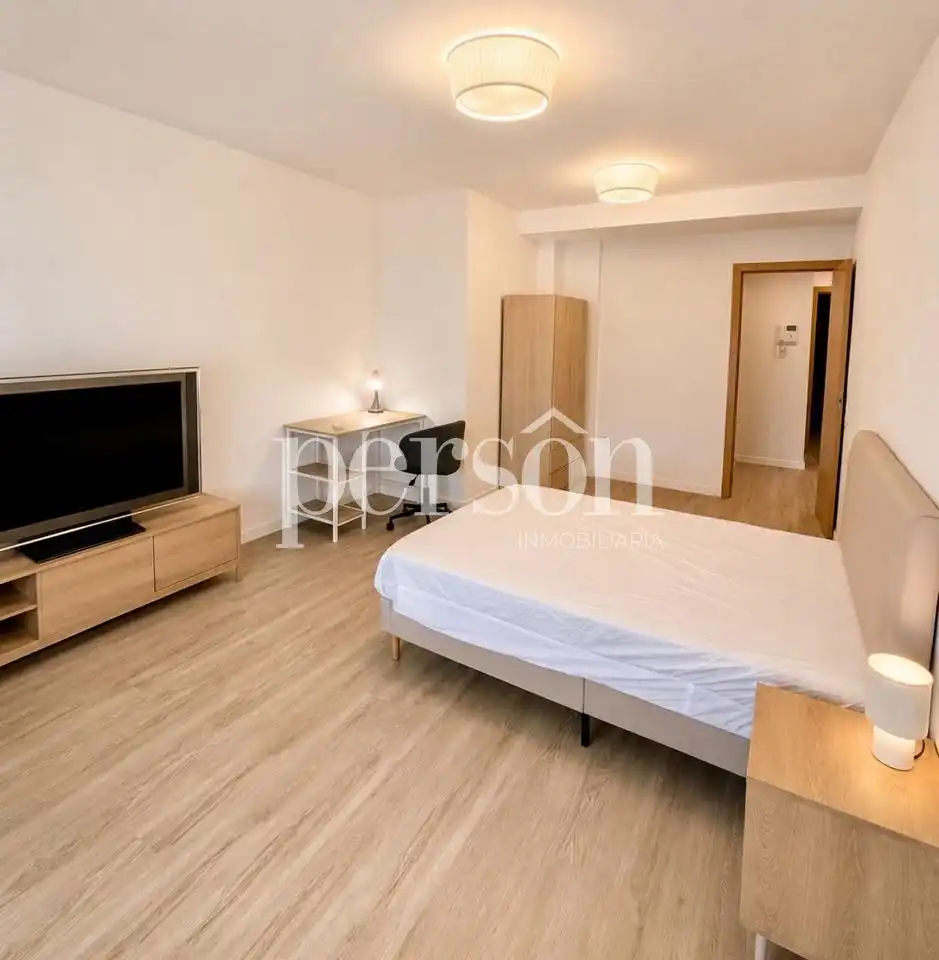Bedroom of Flat for share in Moncada  with Air Conditioner and Furnished