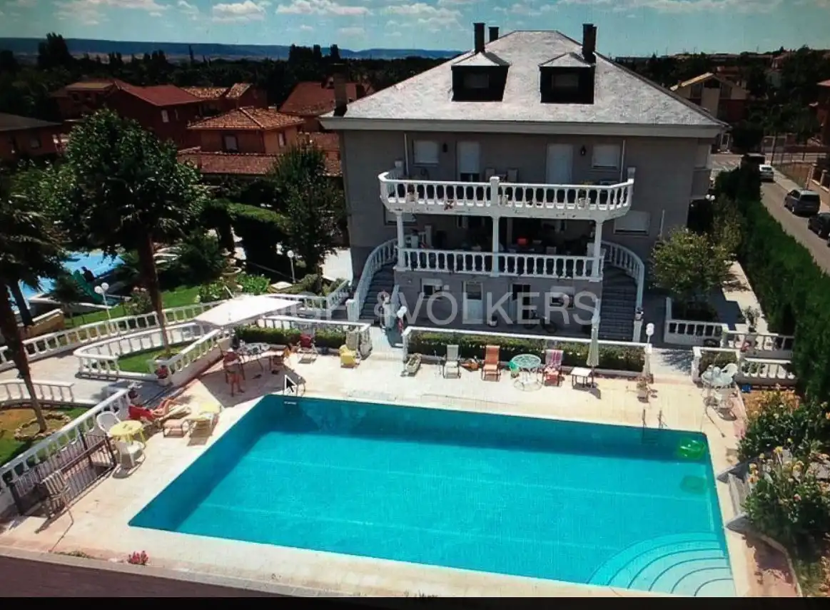 Schwimmbecken von Country house zum Verkauf in Cabanillas del Campo mit Klimaanlage, Heizung und Privatgarten