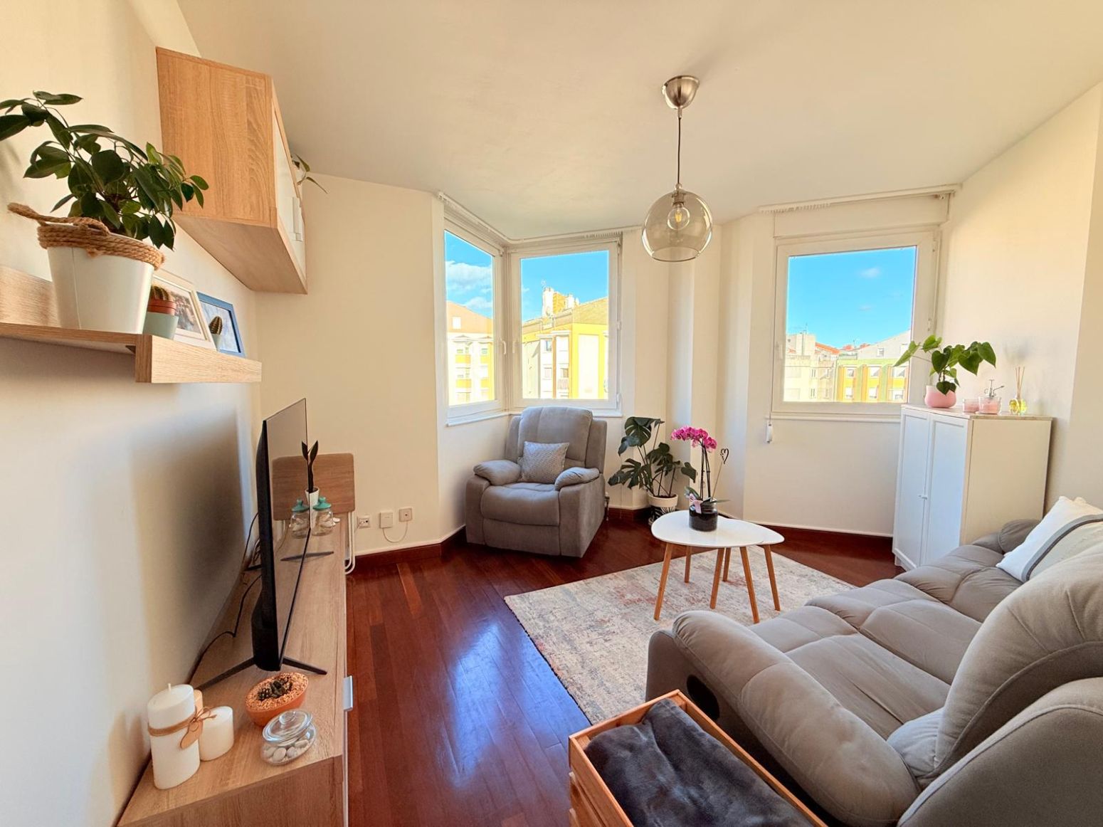 Sala d'estar de Pis en venda en Santa Cruz de Bezana amb Calefacció, Parquet i Traster