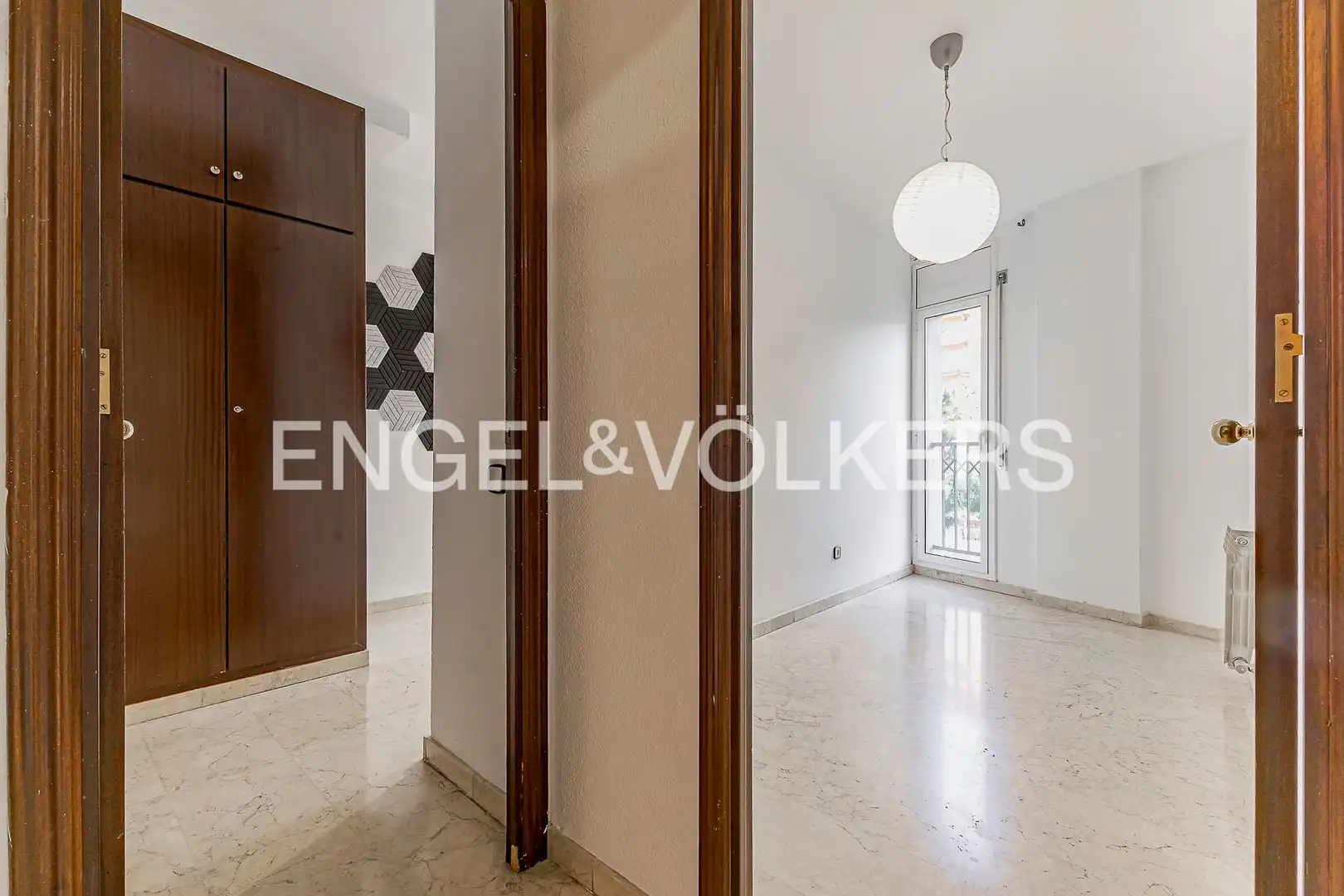 Wohnung zum Verkauf in Barcelona mit Klimaanlage, Heizung und Terrasse