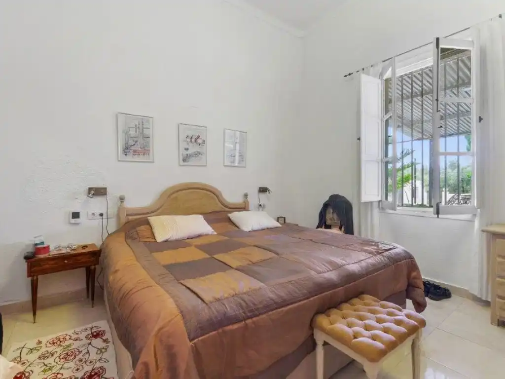 Habitación de Finca rústica en venta en Dolores con Aire acondicionado, Jardín privado y Piscina