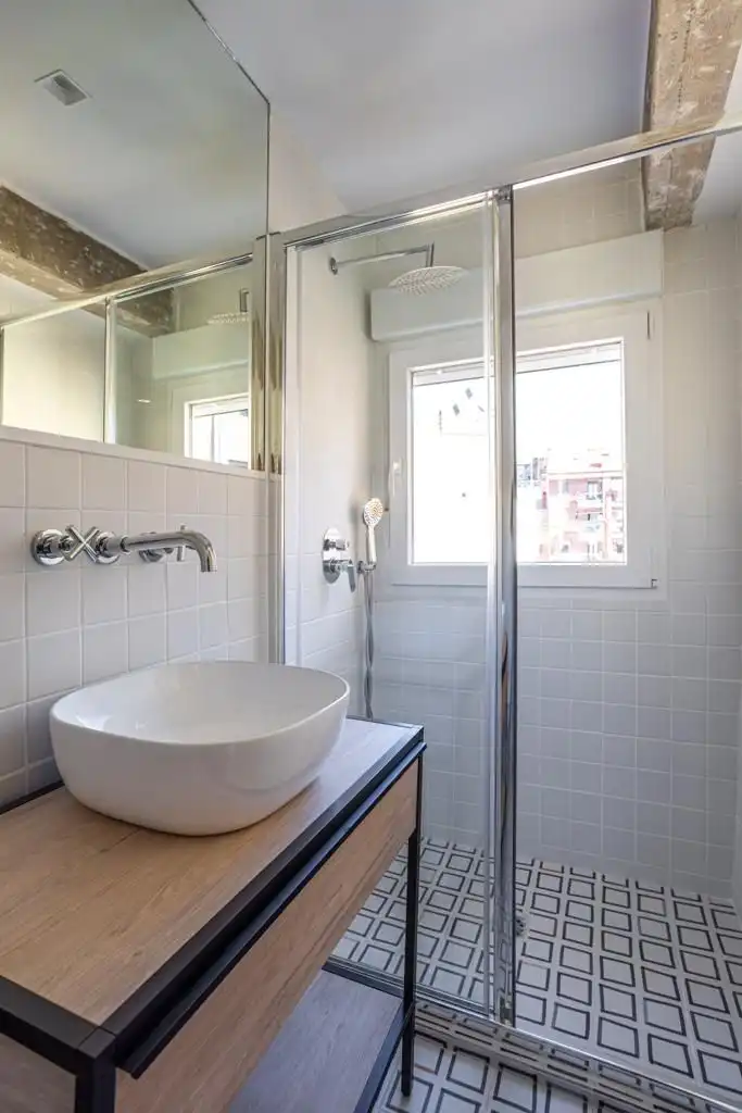 Room in Calle del Arroyo, 30, Valdeacederas
