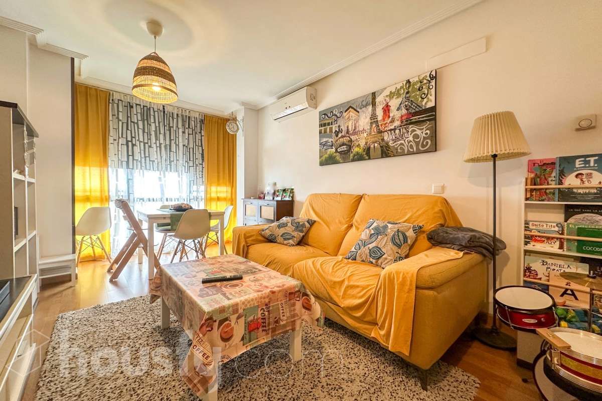Living room of Flat for sale in  Madrid Capital  with Air Conditioner, Heating and Private garden