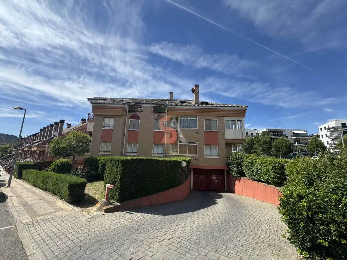 Vista exterior de Pis en venda en Cistérniga amb Calefacció i Traster