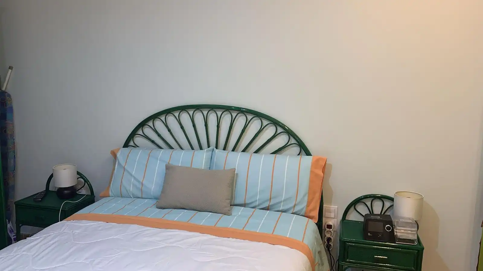 Schlafzimmer von Einfamilien-Reihenhaus zum Verkauf in Cunit mit Klimaanlage, Heizung und Privatgarten