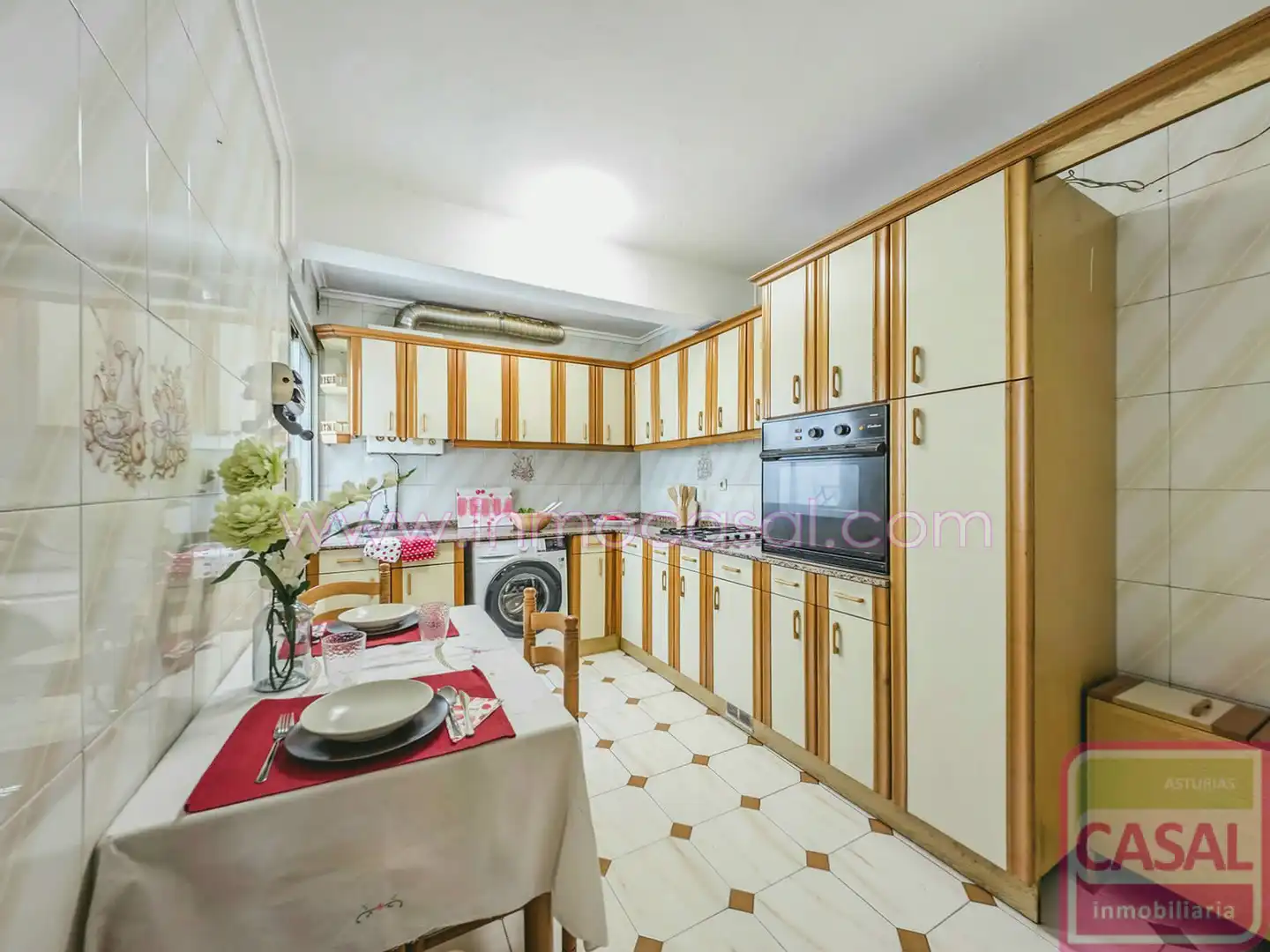 Cocina de Piso en venta en Oviedo  con Calefacción, Trastero y Amueblado