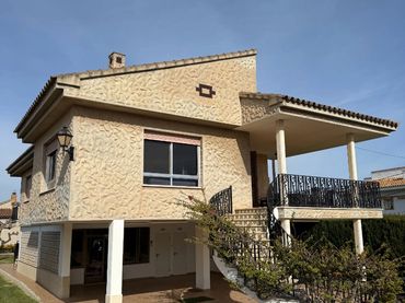 Xalet amb piscina en venda a Carrer Ribesalbes 3C
