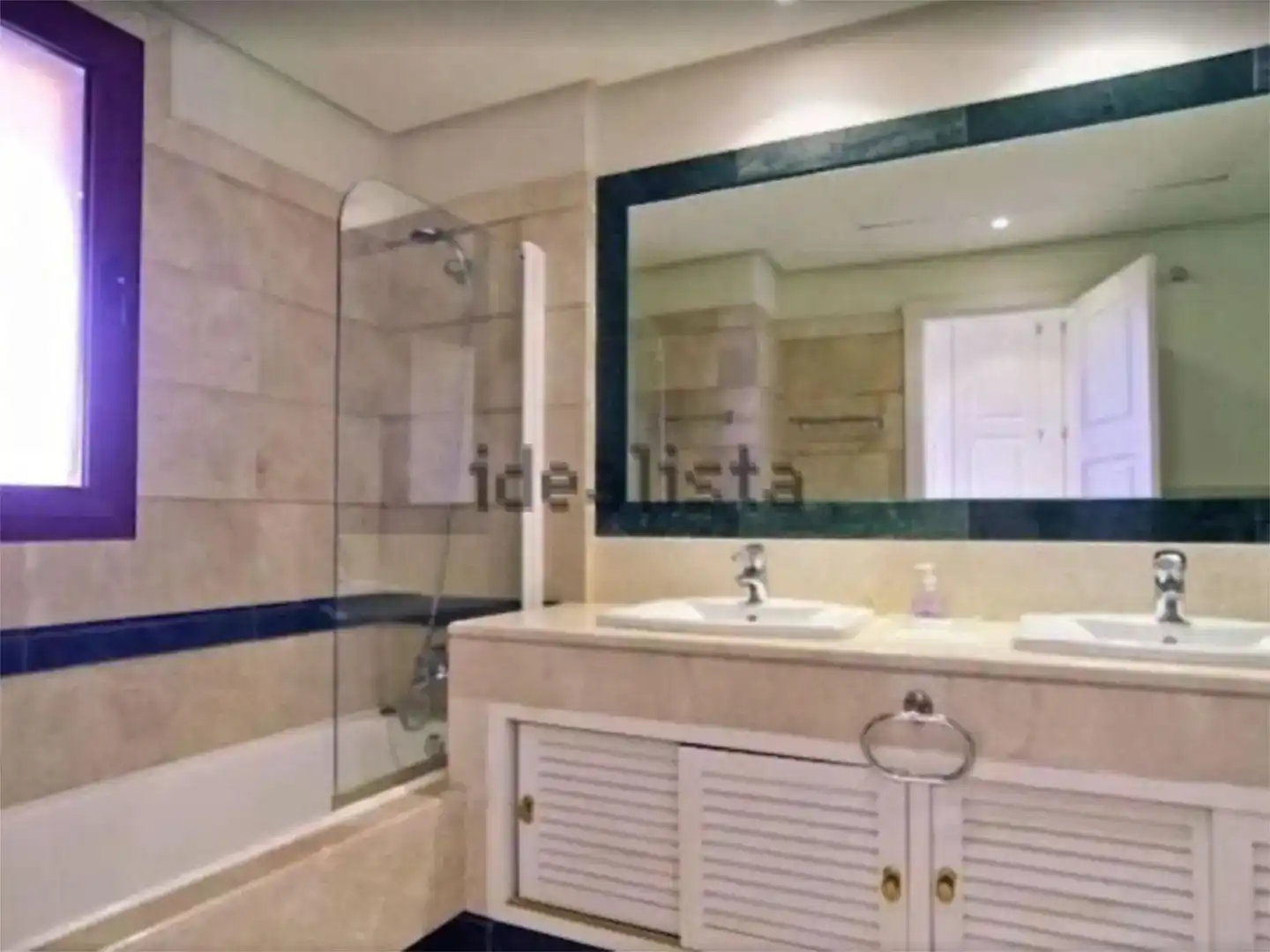 Bathroom of Flat for rent in Marbella  with Air Conditioner, Swimming Pool and Balcony
