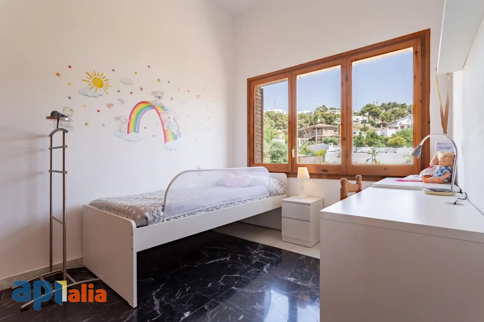 Dormitori de Casa adosada en venda en Barcelona amb Jardí privat, Terrassa i Traster