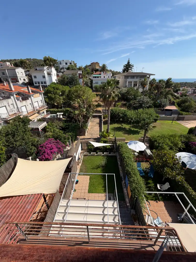 Garten von Einfamilien-Reihenhaus zum Verkauf in Sitges mit Klimaanlage, Heizung und Privatgarten