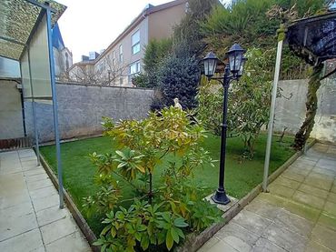 Maison mitoyenne avec jardin à vendre à Rúa Moar