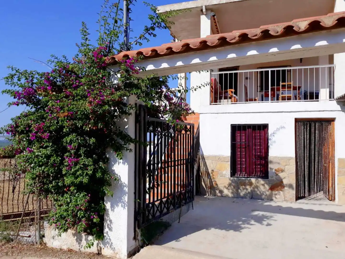 Casa adosada en venda a Llaurí