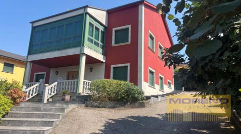 Elegante chalet en Sarria, rodeado de parques y jardines para disfrutar de la naturaleza.