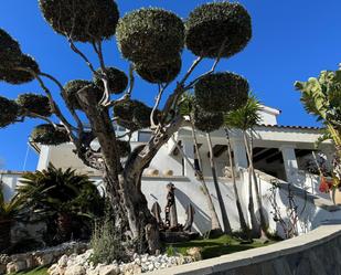 Vista exterior de Casa o xalet de lloguer en Castelldefels amb Aire condicionat, Calefacció i Jardí privat