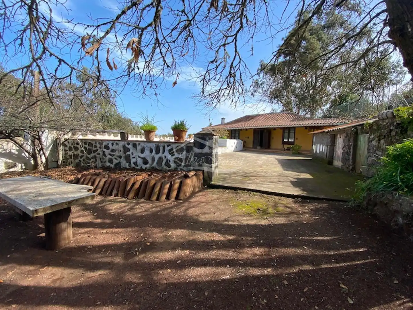 Vista exterior de Casa o xalet en venda en El Tanque amb Jardí privat, Terrassa i Traster