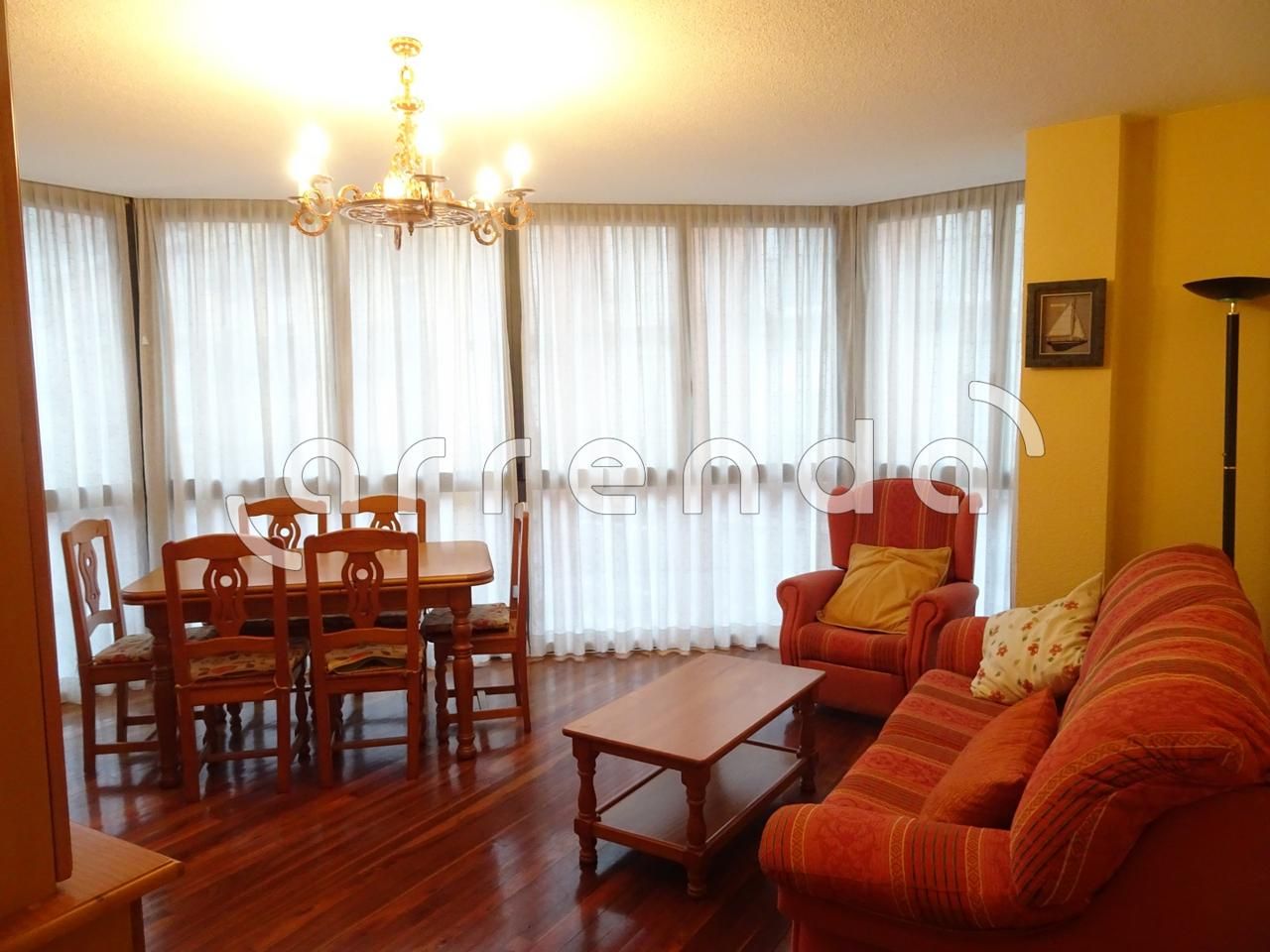 Sala d'estar de Pis de lloguer en Santander amb Calefacció, Parquet i Moblat