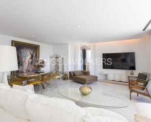Living room of Apartment for sale in Pozuelo de Alarcón  with Air Conditioner, Heating and Swimming Pool
