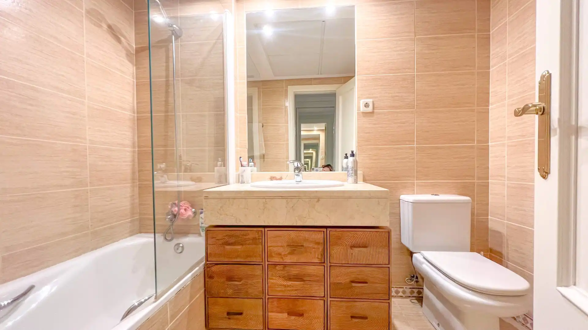 Bany de Apartament en venda en Marbella amb Terrassa i Piscina comunitària